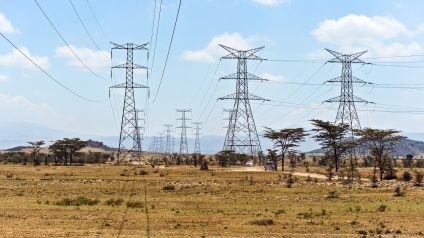 Rinnovabili • Electricity transmission towers and power lines across the landscape