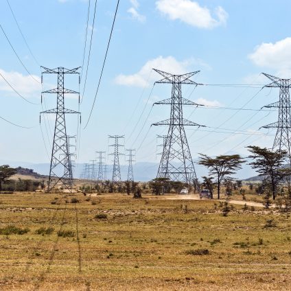 Rinnovabili • Electricity transmission towers and power lines across the landscape