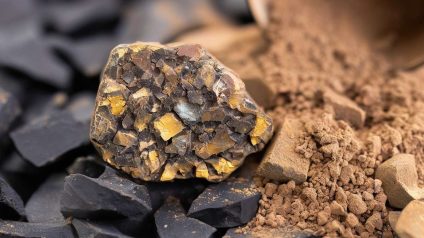 Rinnovabili • Critical minerals in Africa: which countries are attracting the most investment?